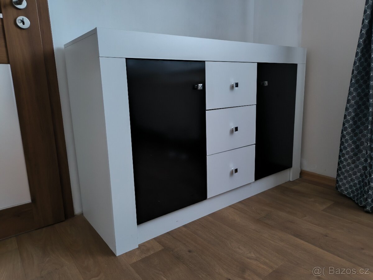 Komoda + dva noční stolky