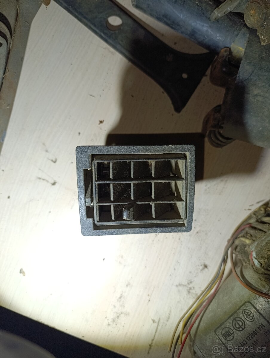 Mřížka větrání Škoda Favorit