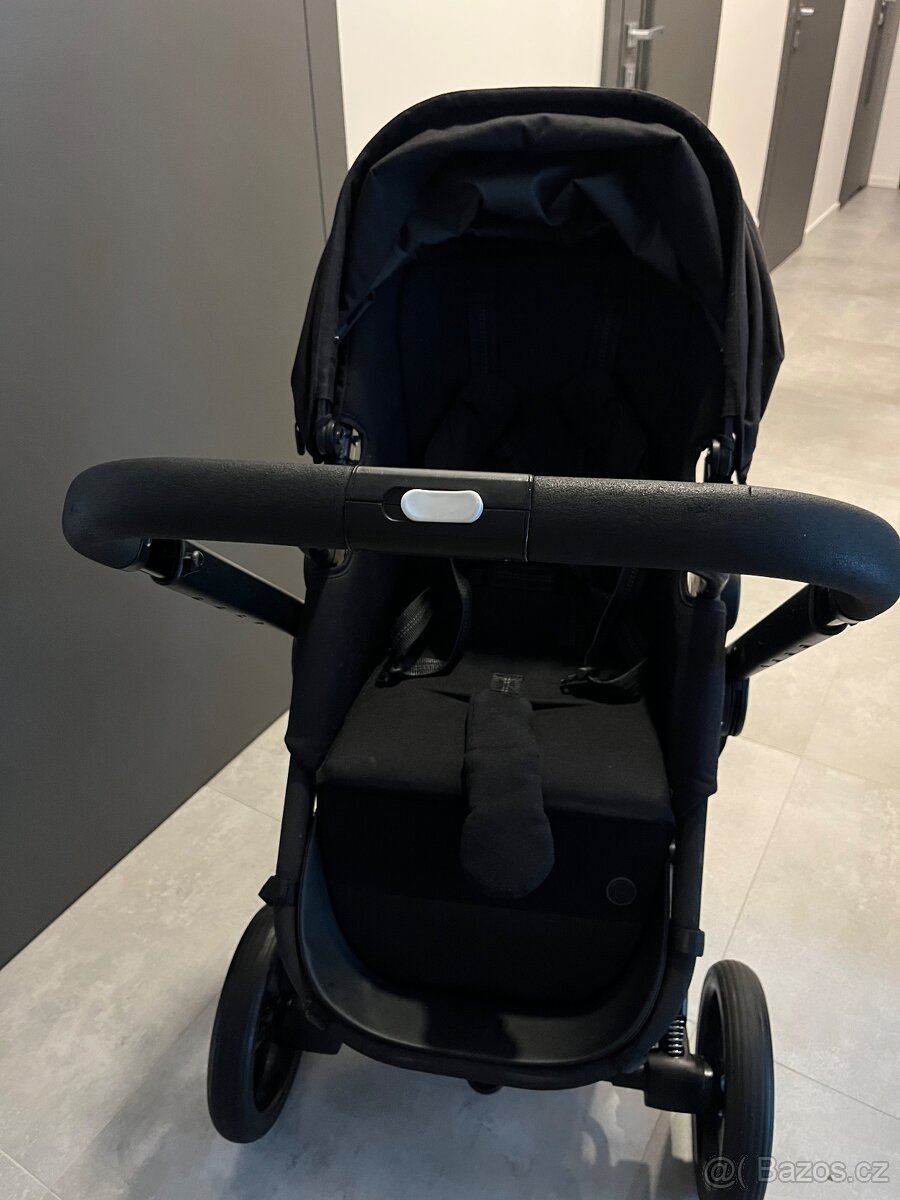 Cybex Eos Lux Black
