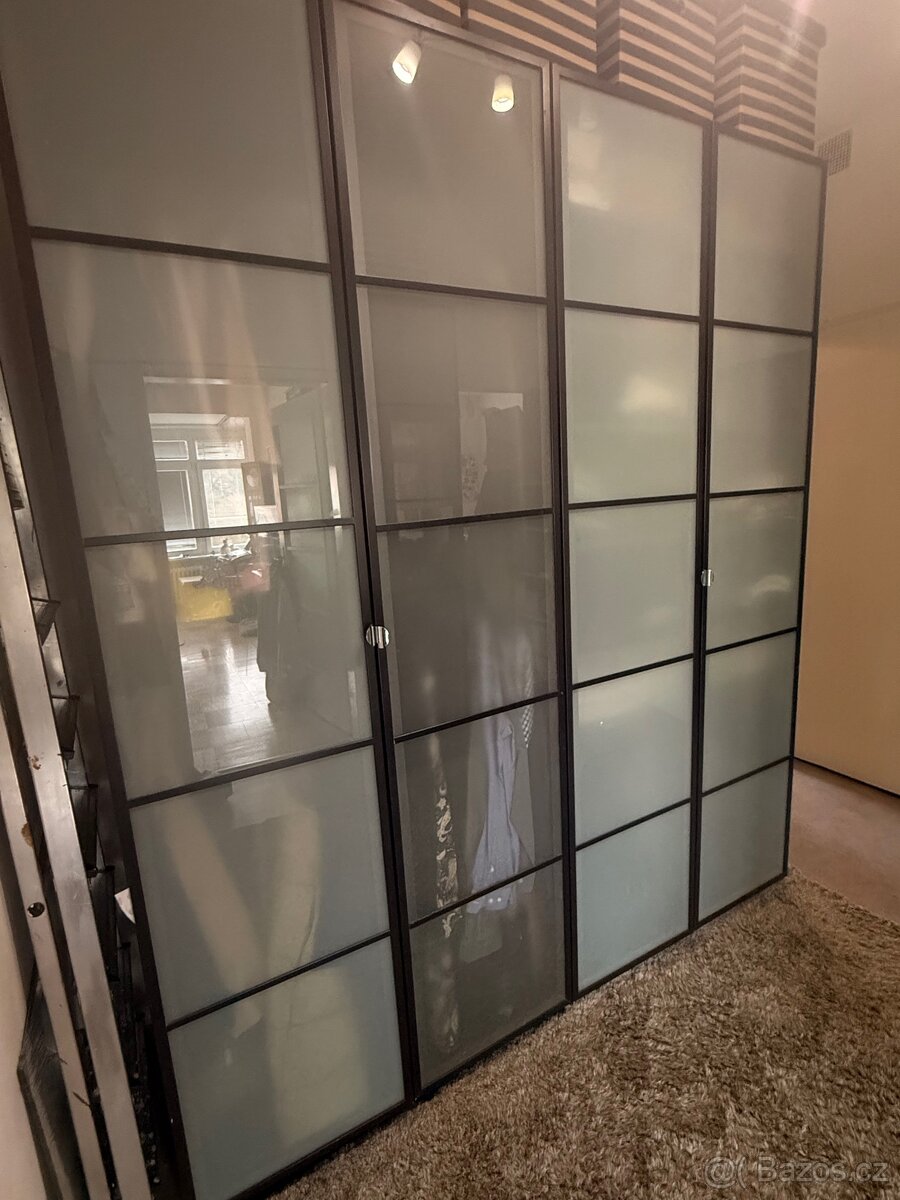 Sestava skříní Ikea Pax