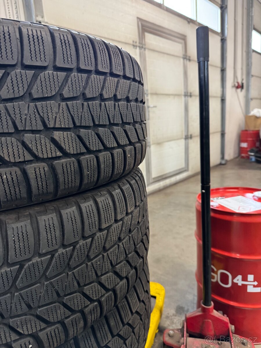 Pneu Bridgestone Blizzak 4x 235/50 R19