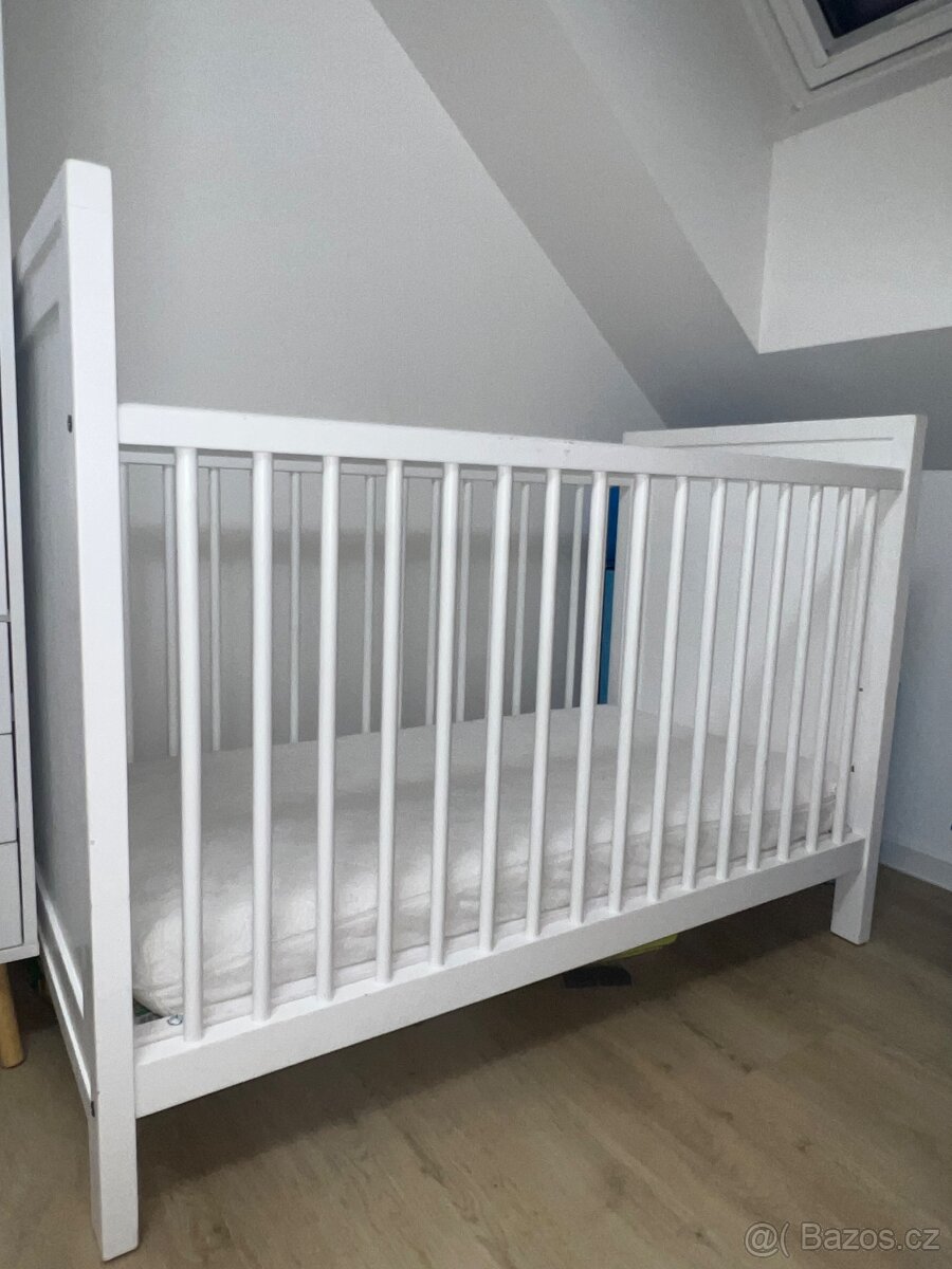 Dětská postýlka + ostatní příslušenství