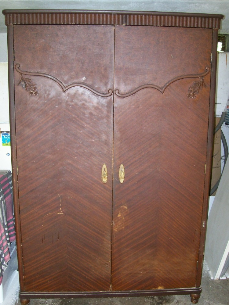 Starožitná skříň