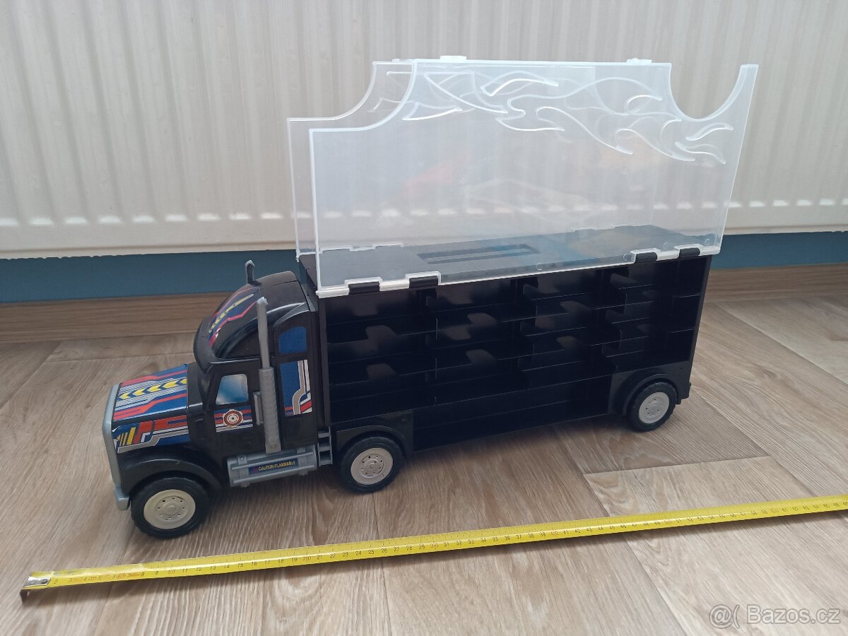 kamion na malá autíčka