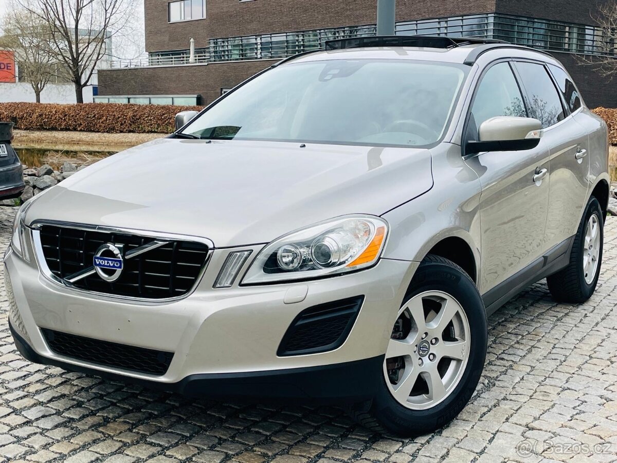 Volvo XC60 2.4 D5 4x4 AUT NAVI FACE VÝHŘEV SERVISKA PANORAMA