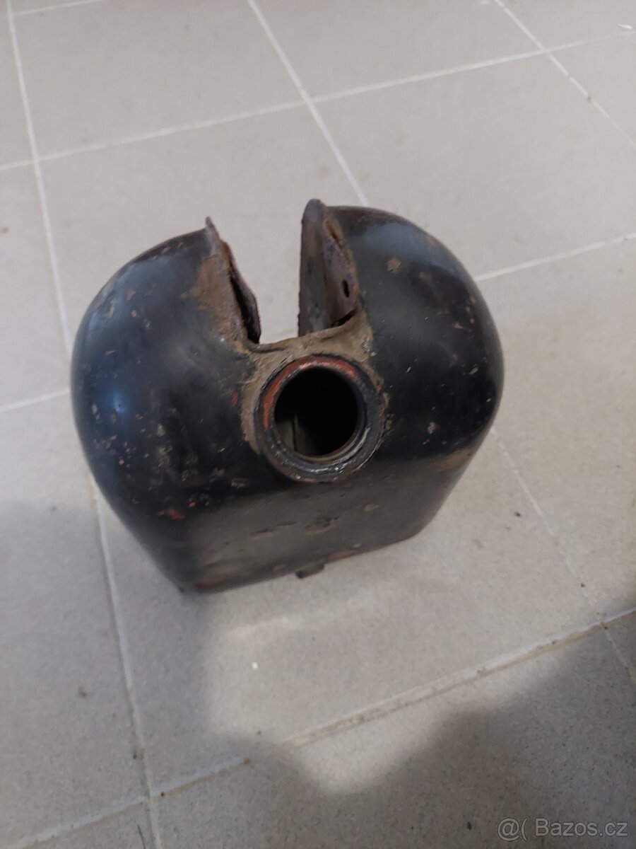 Jawa 550, 555 parez - nadrz