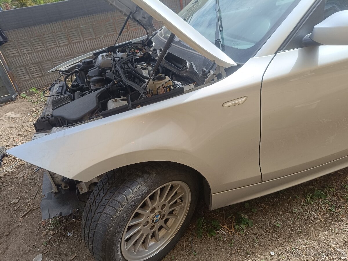 Levý blatník BMW e87 titansilber