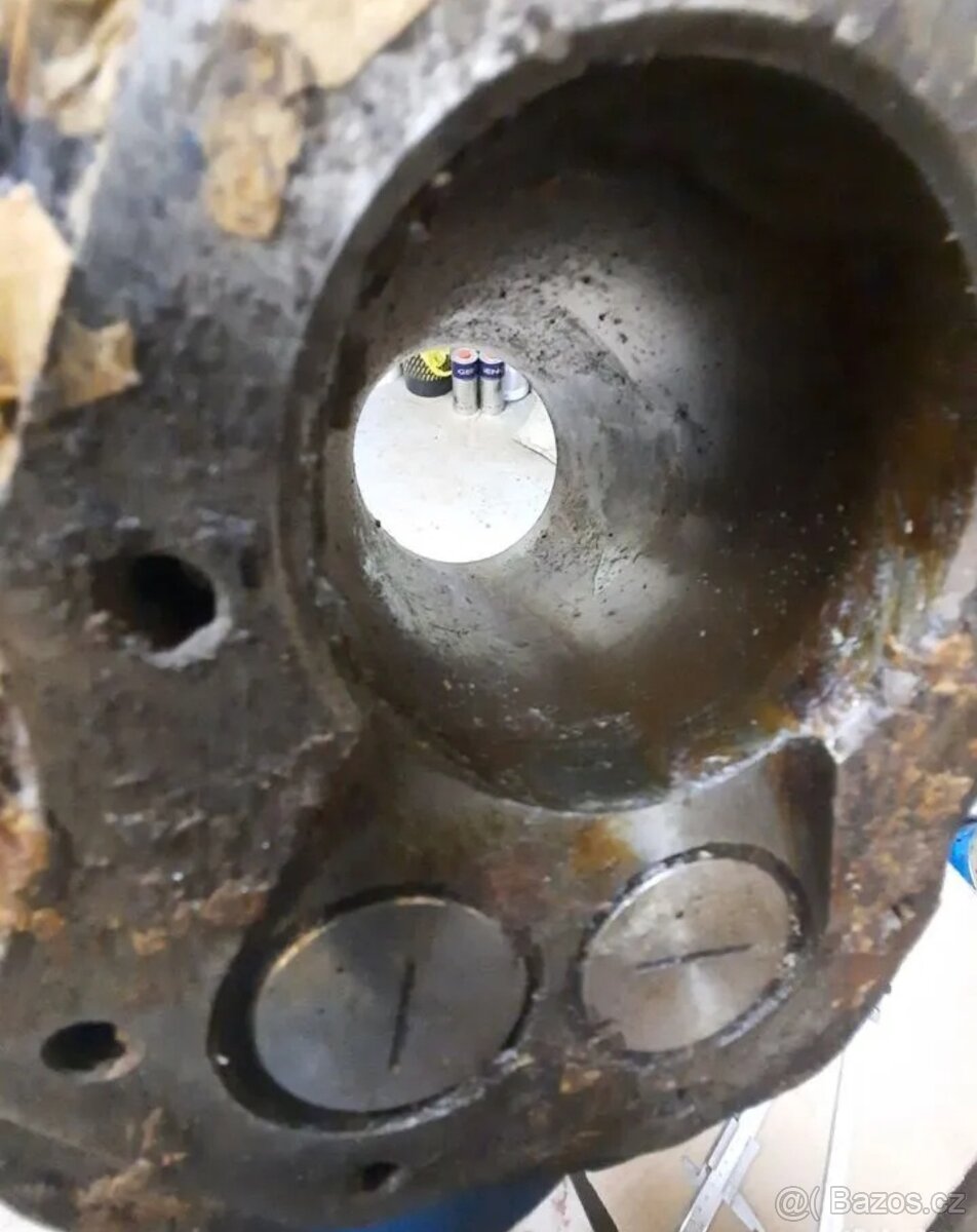 Válce písty čepy těsnění kroužky Dněpr Ural M72 K750