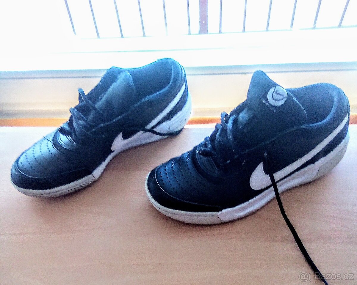 Černo bílé tenisky Nike. vel.43, stélka 27,5cm