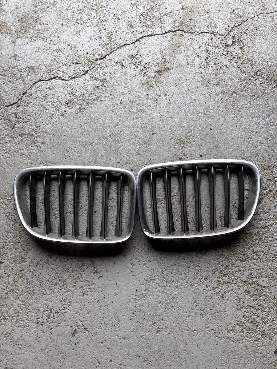 Přední maska bmw x1