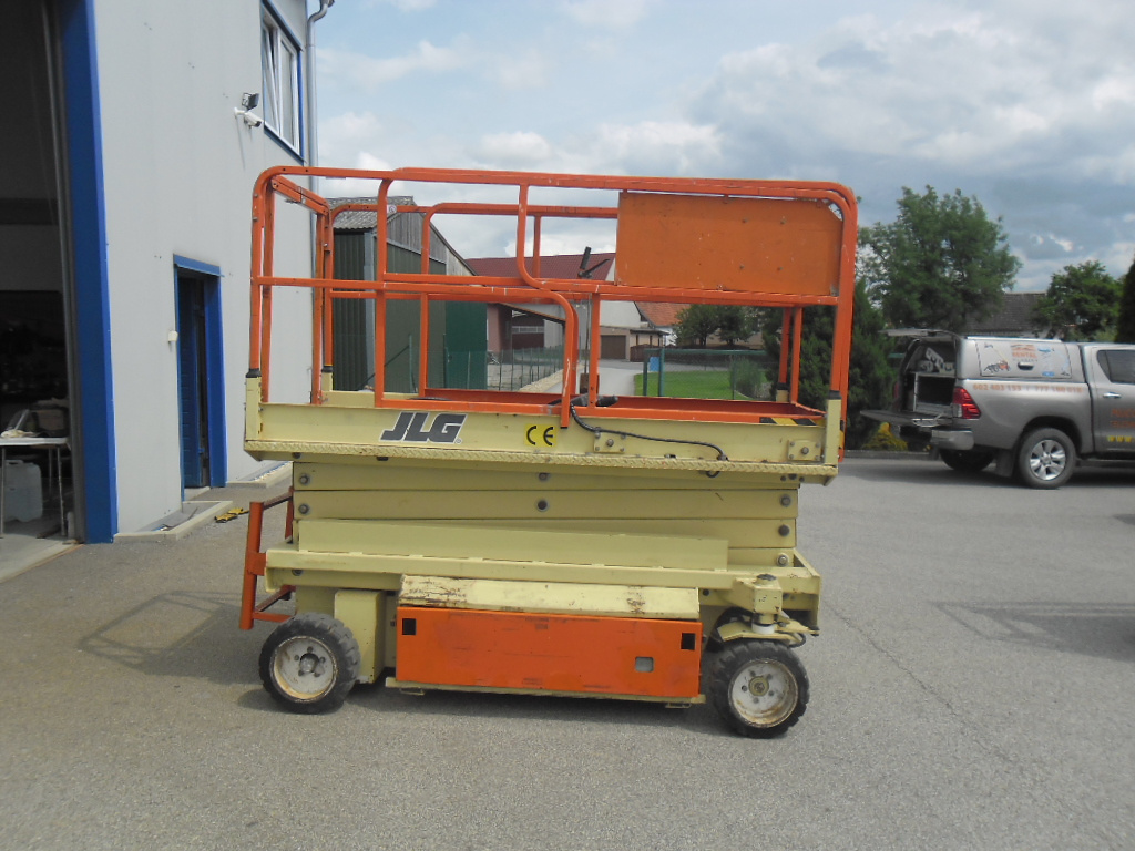 Nůžková pracovní plošina JLG 2646E