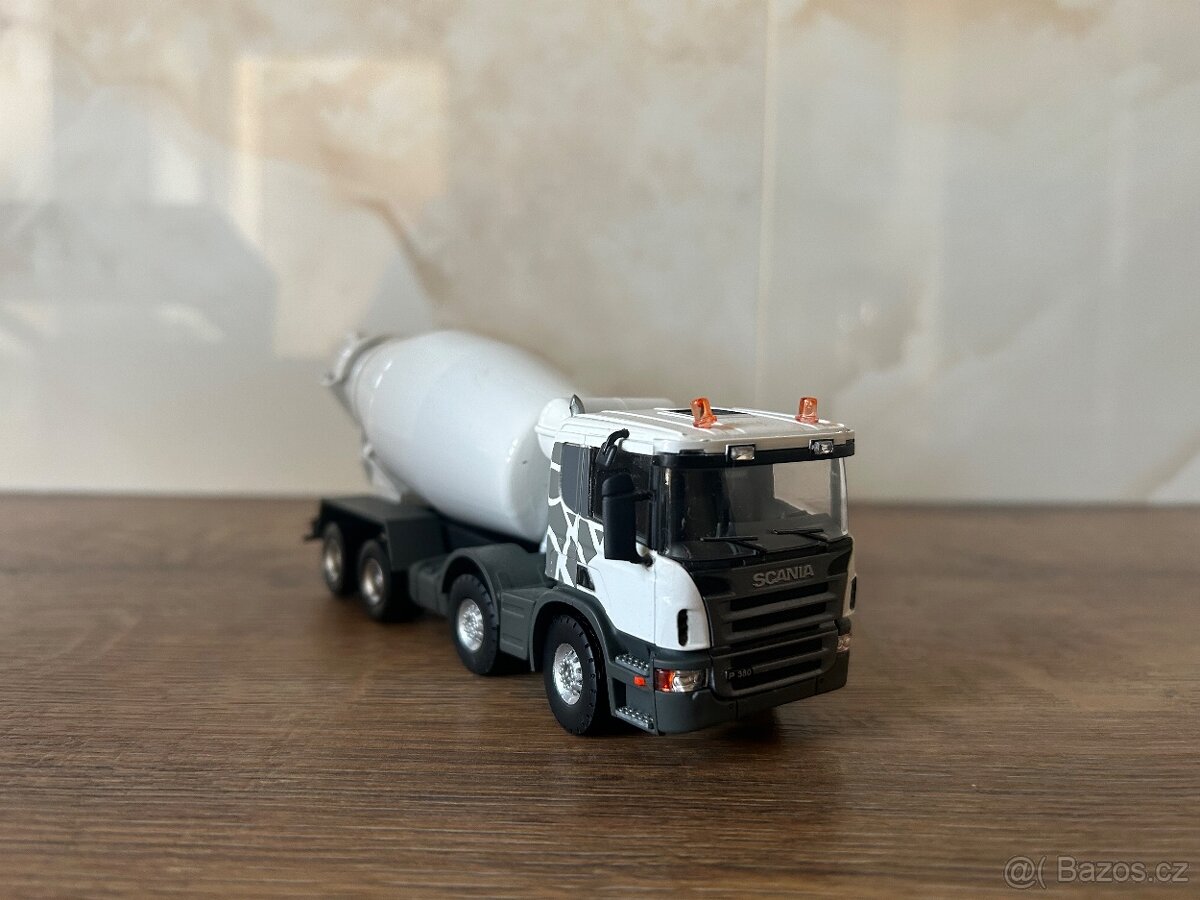 Model Scania 1:50 mix