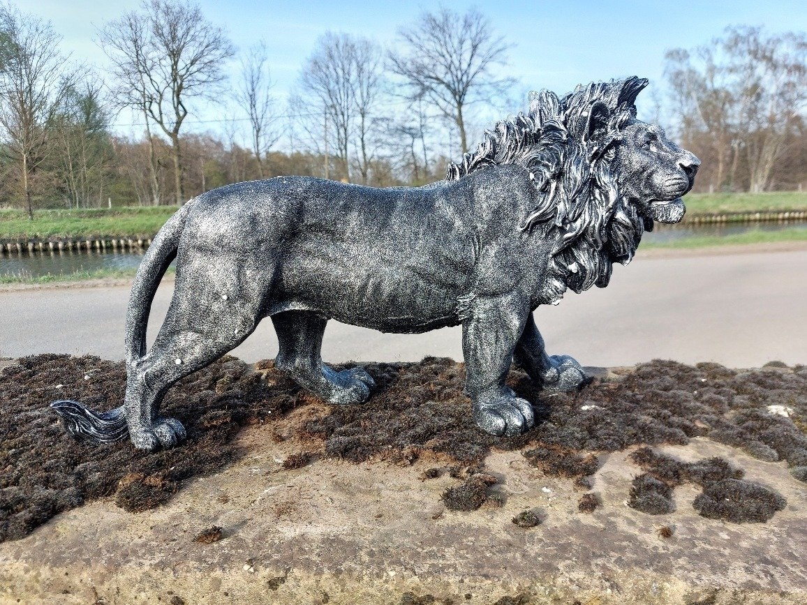 Socha stříbrného Lva Polyresin, 60cm