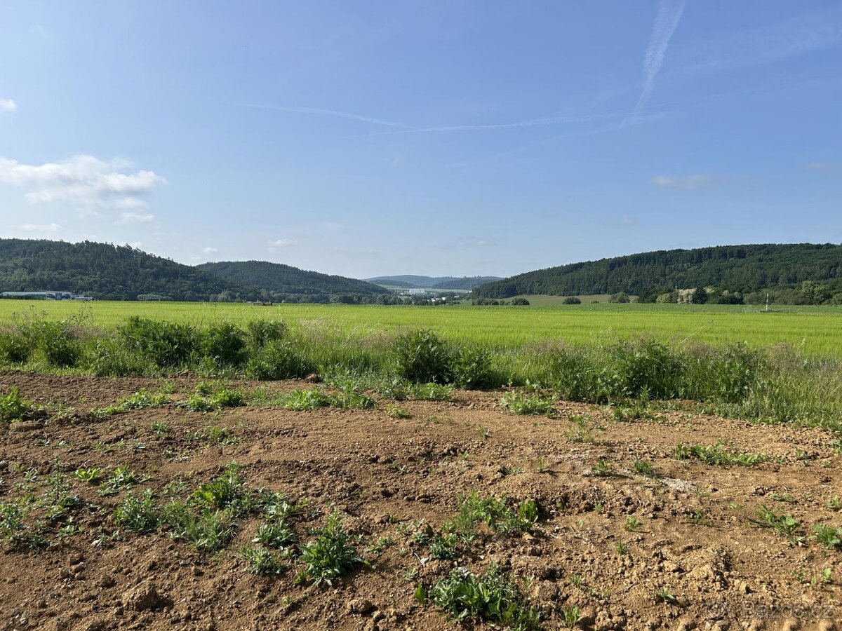 Stavební pozemek na prodej v obci Lipůvka