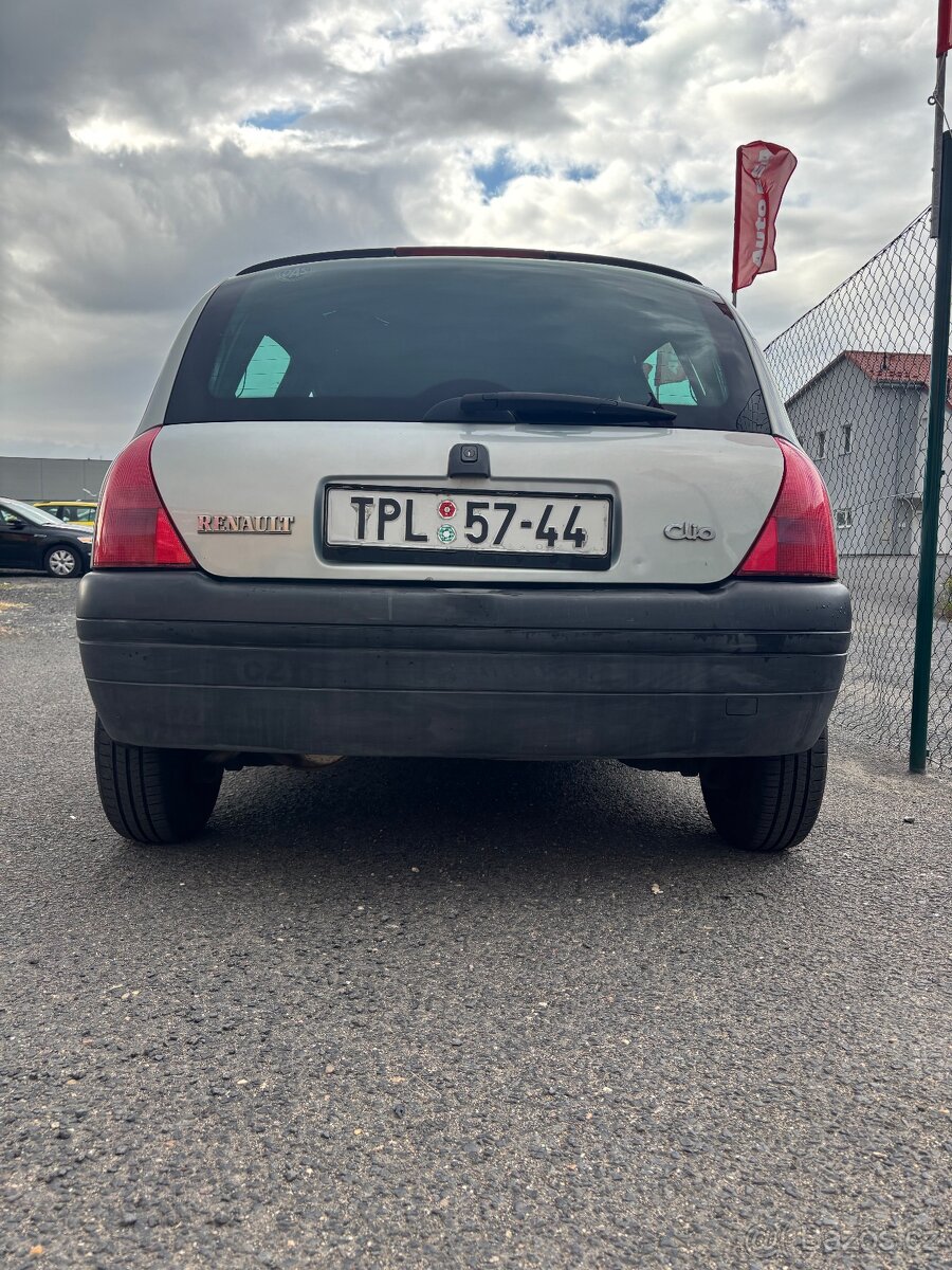 Clio II servisní knížka, první majitel