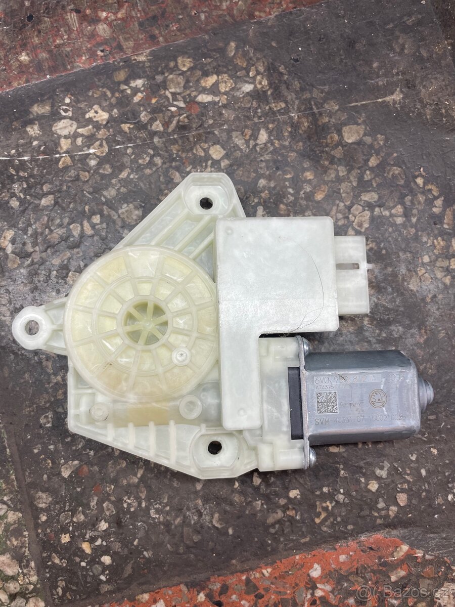 Pravý zadní motorek stahovačky Škoda Fabia 3, 6V0959812A