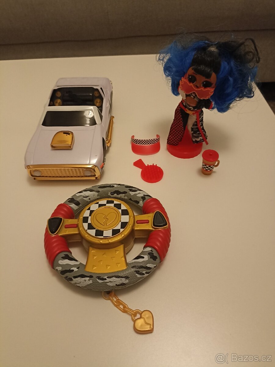 MGA LOL závodní auto na d.o. s panenkou