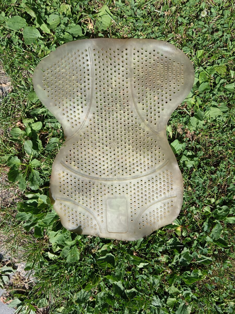 Gelovka, poprsník, podbřišník