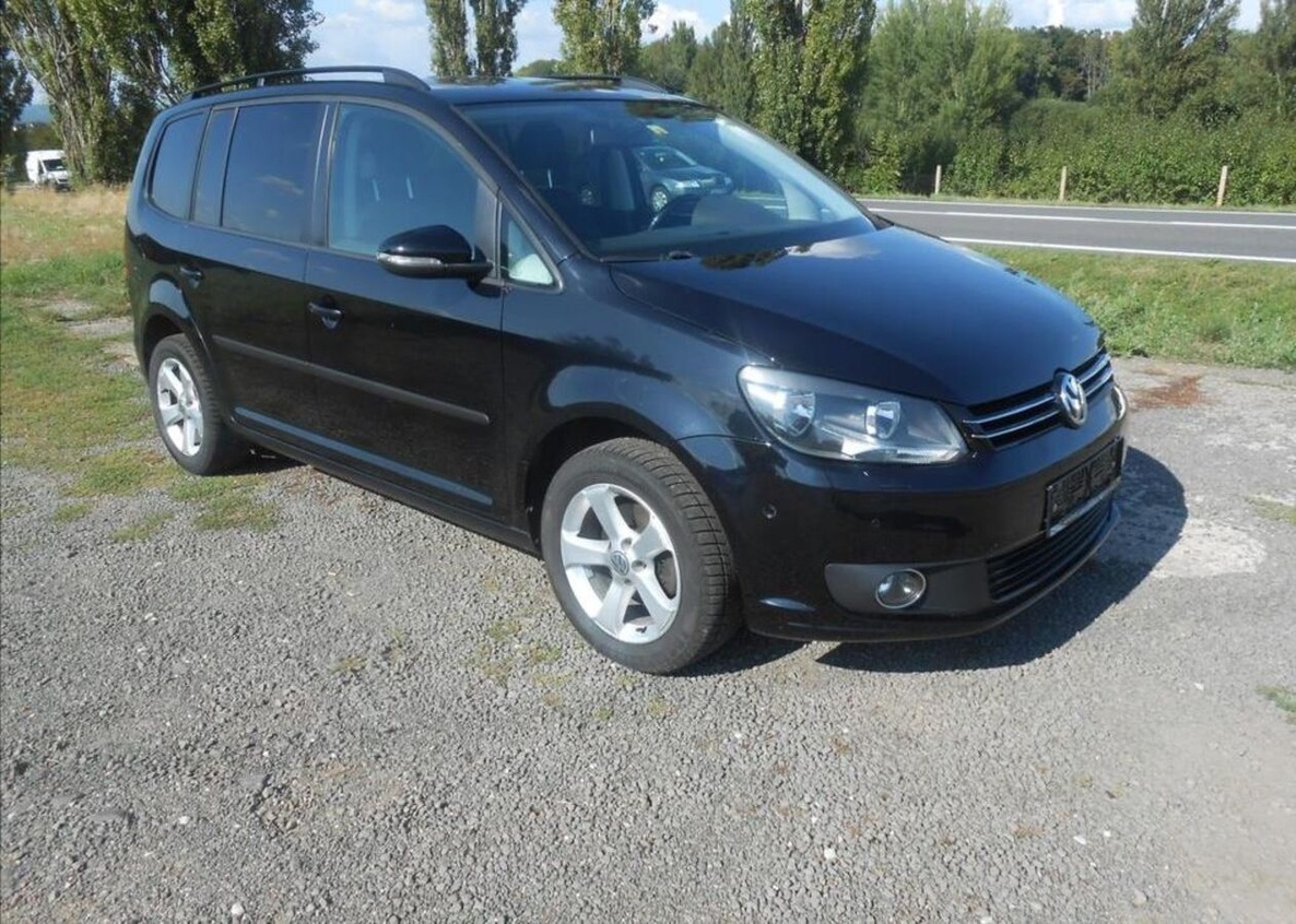 Volkswagen Touran 1,6 TDI 77 kW Historie 7 Míst nafta
