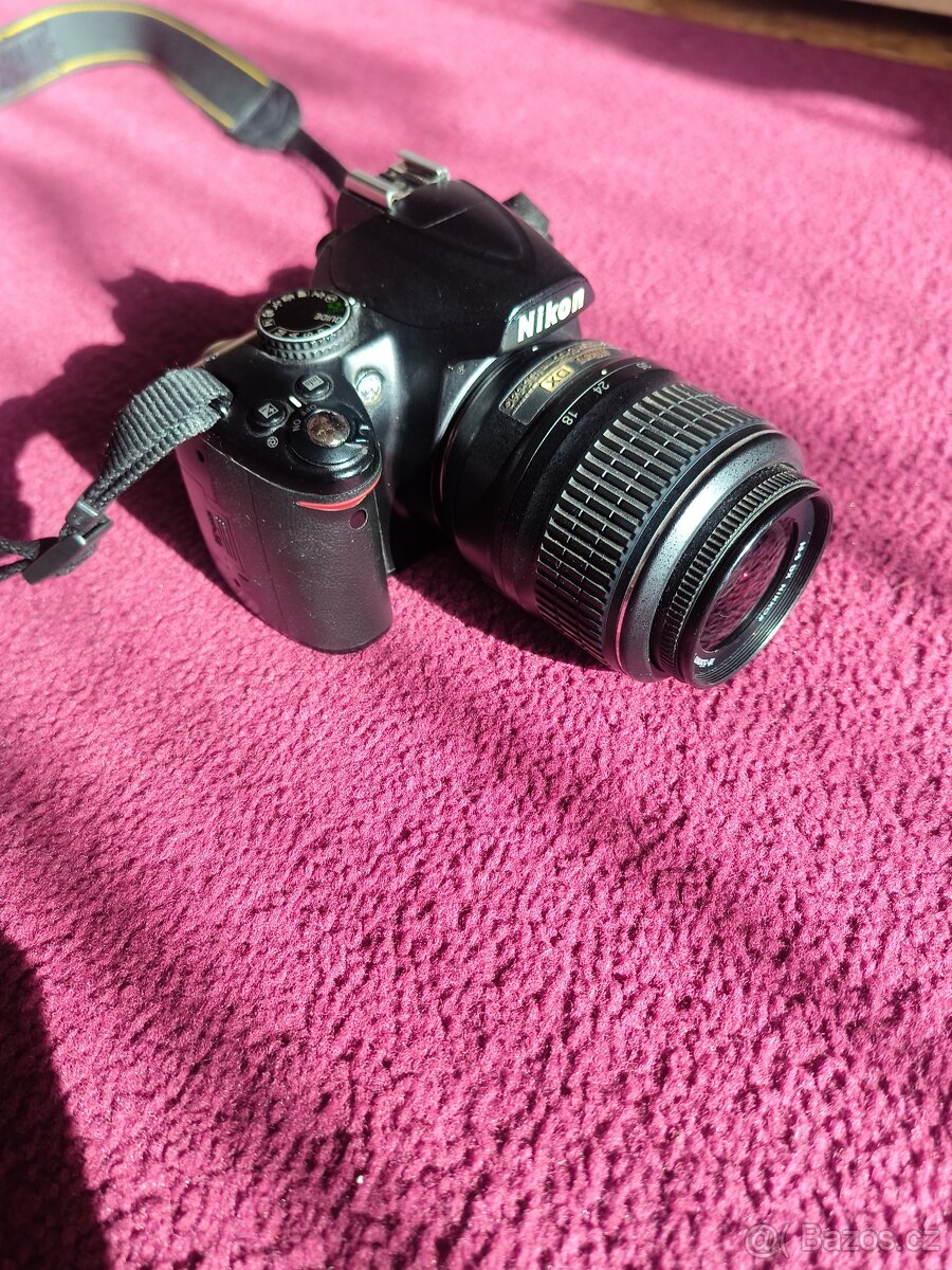 Nikon D3000 + objektiv AF-S NIKKOR 18-55mm