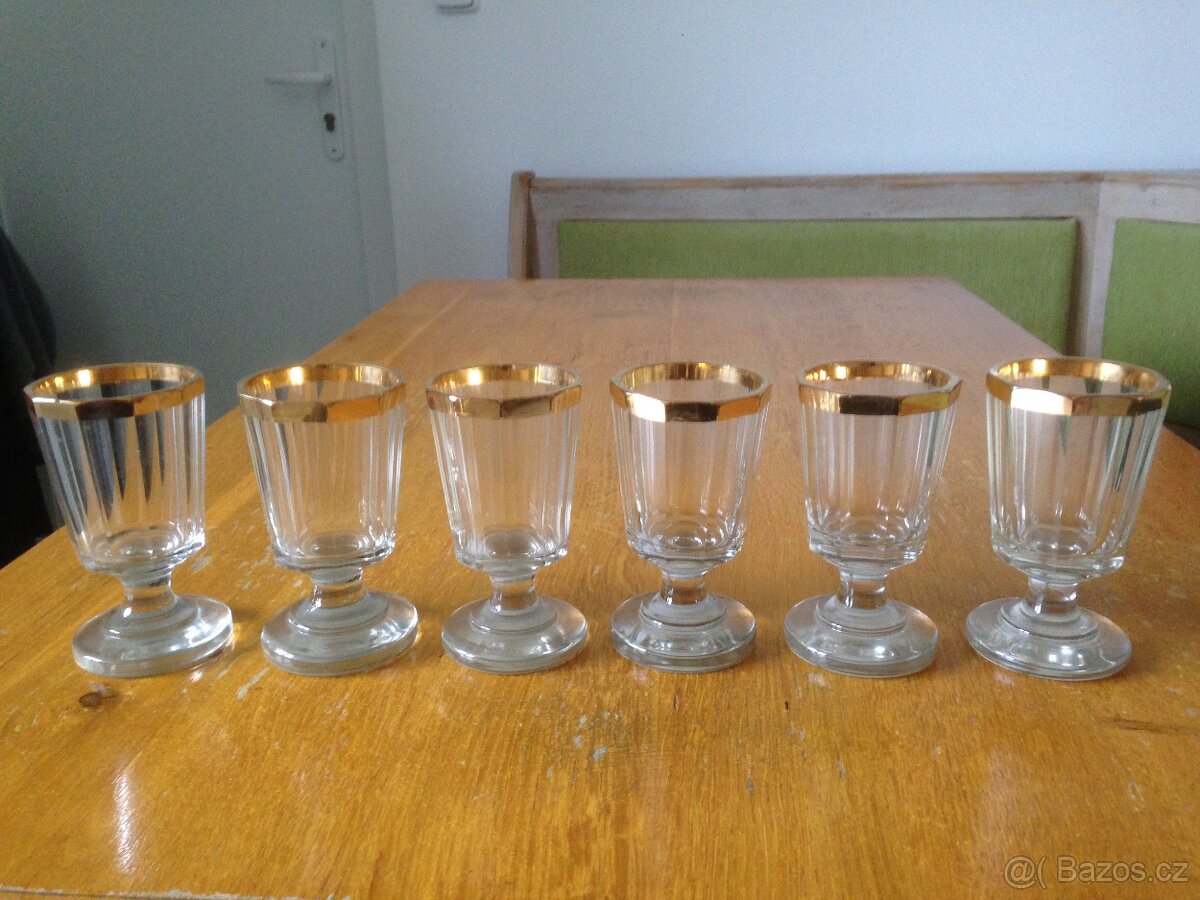 Staré skleničky grogovky