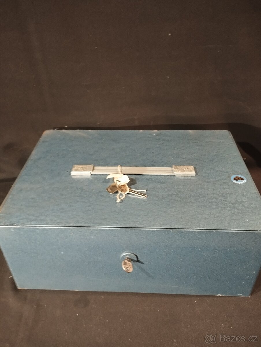 Kovové skříňky na nářadí a drobné věci pro kutily