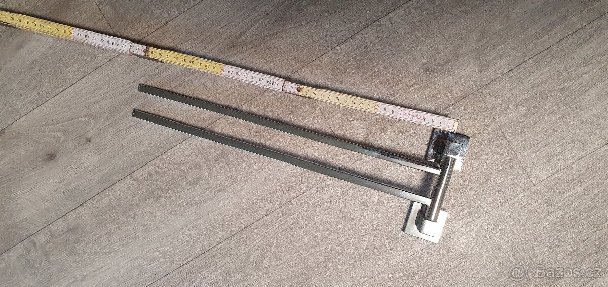 Otočný věšák na ručníky - 2 tyče