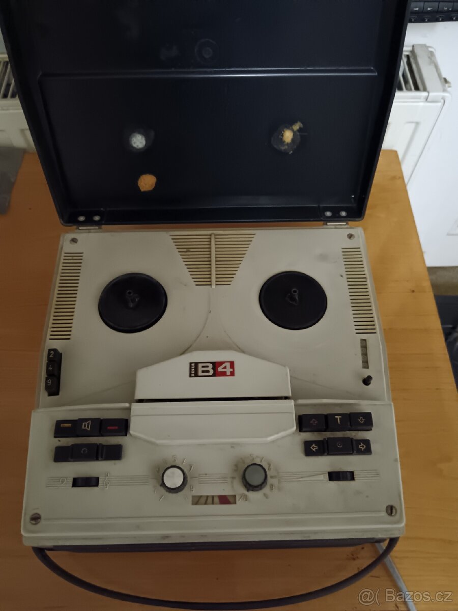 Starší audiotechnika Tesla B4, Grundig, Samsung