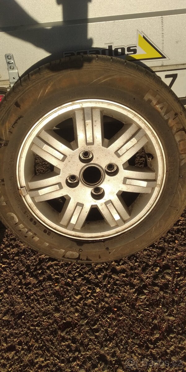 Pneumatika s alu diskem 15x6JJ 45 rozteč 4x114,3