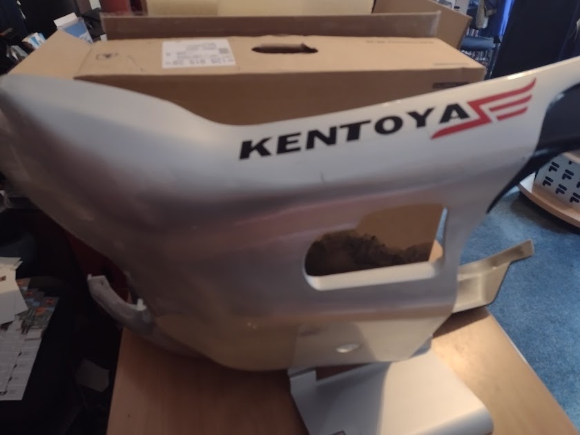 SKÚTR SPODNÍ KRYT RÁMU KENTOYA /ŠEDO-ČERNÁ