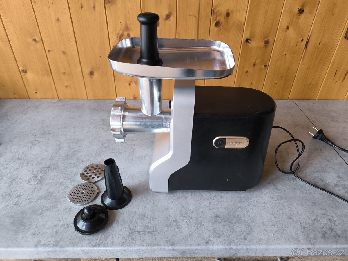 Mlýnek na maso Sencor