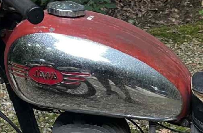 Jawa Californian 1 nádrž koupím