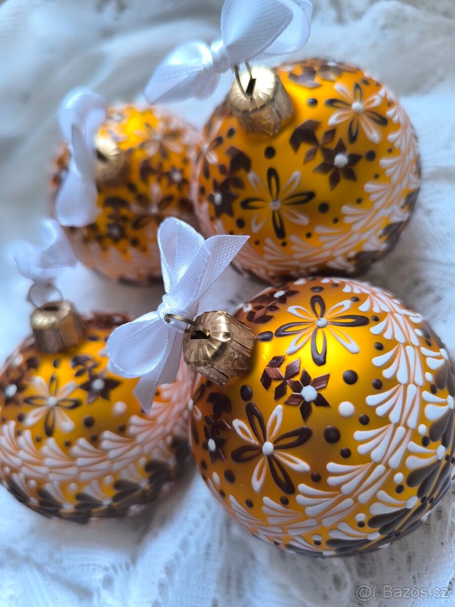 Ručně malované vánoční ozdoby