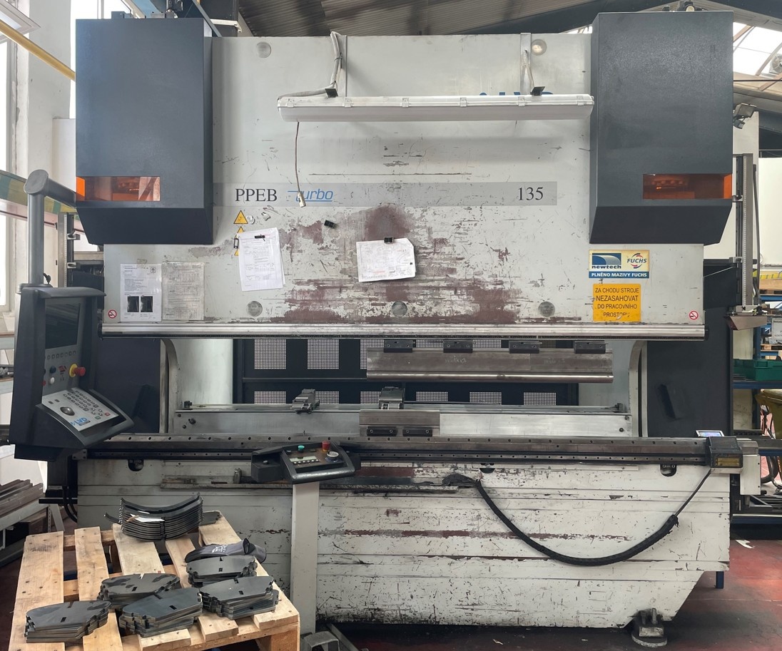 CNC ohraňovací lis LVD PPEB 135/30