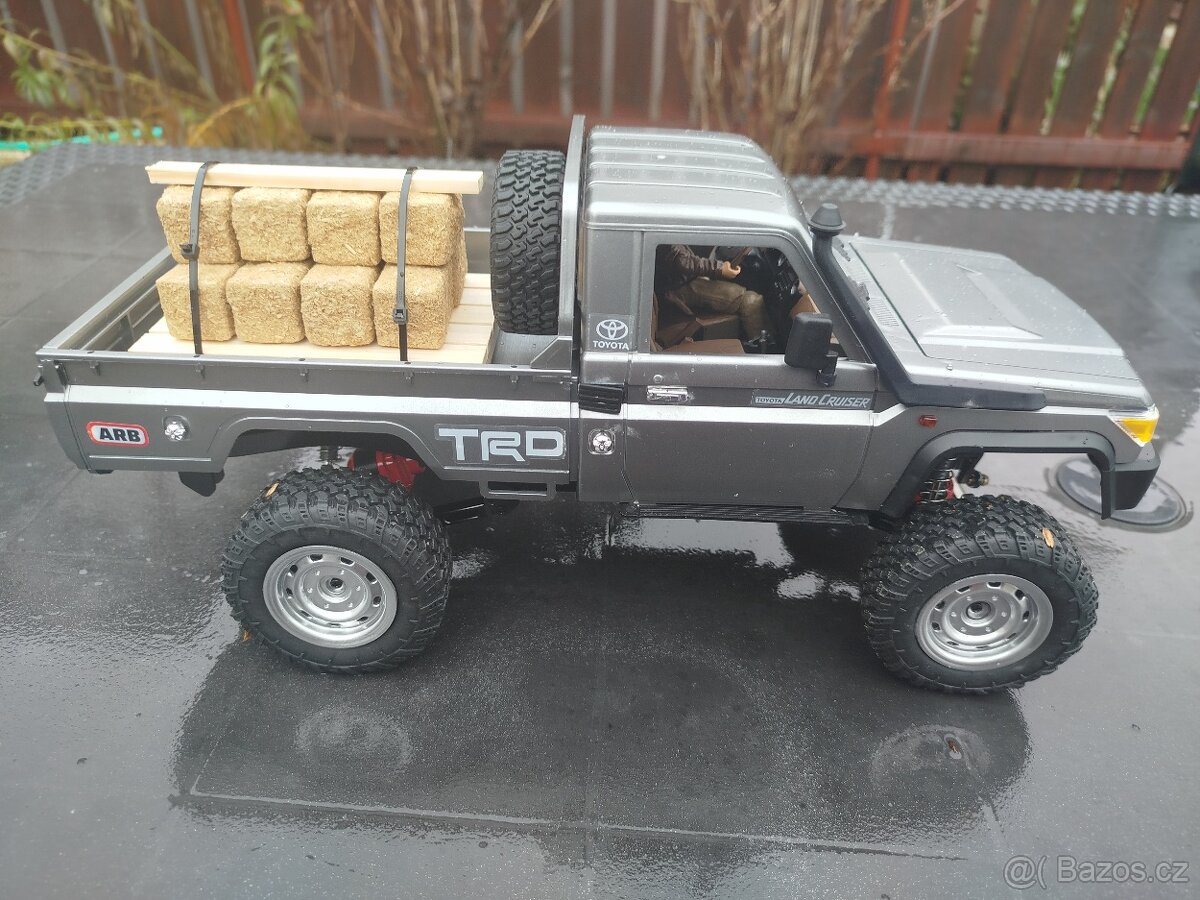 RC auto L.Rover MN 82