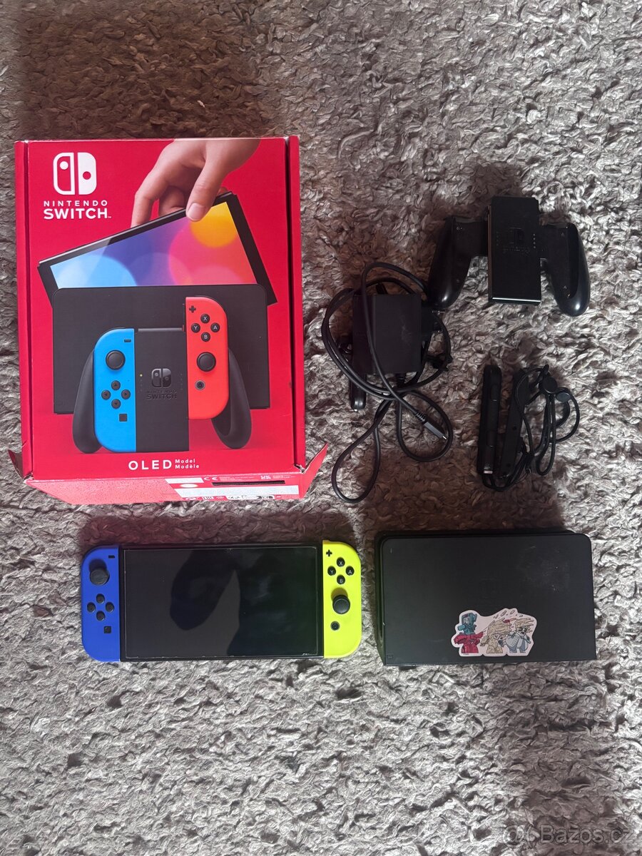 Nintendo Switch Oled + příslušenství + krabice