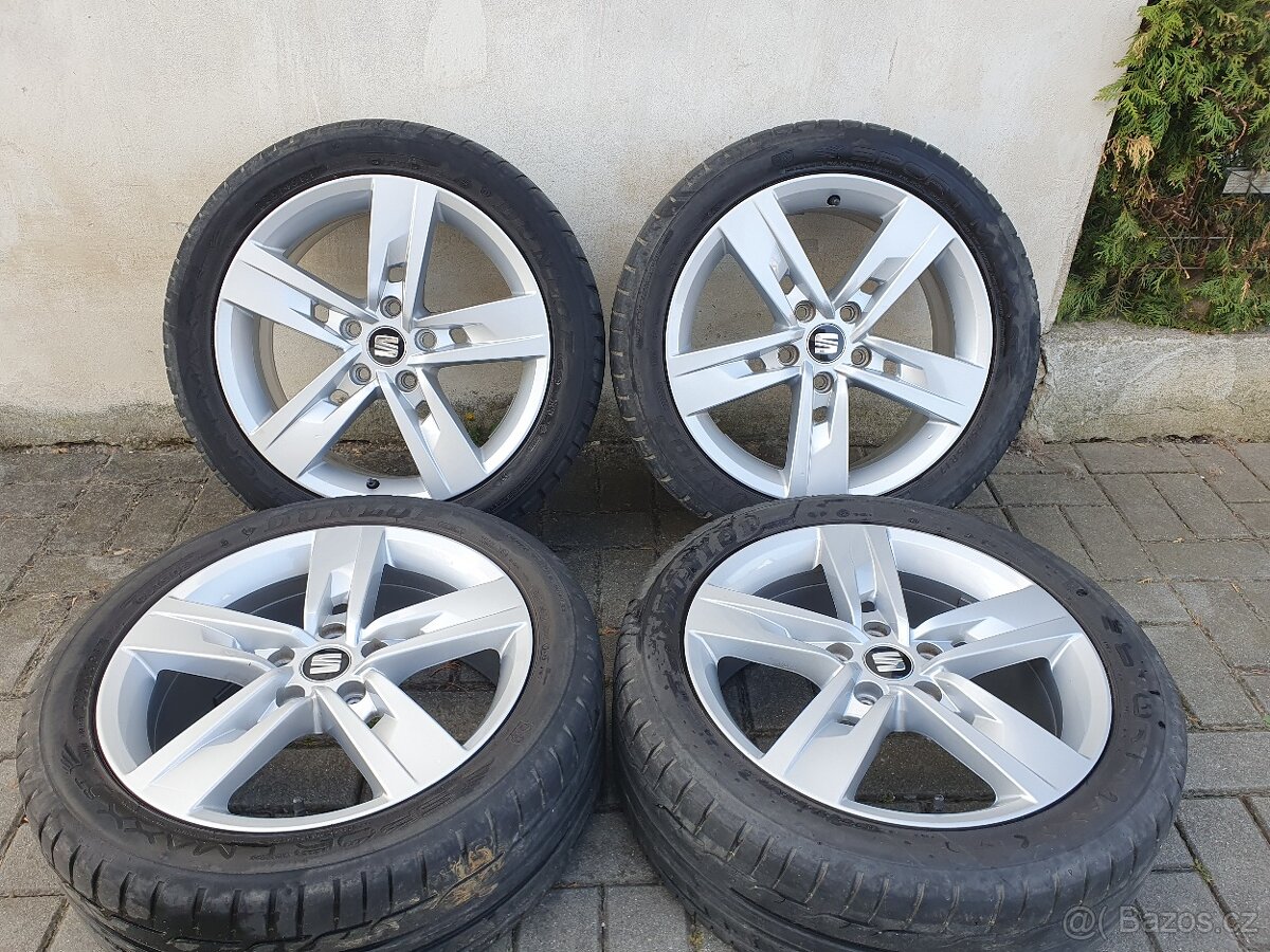 Alu kola Seat 5x112 r17 7j et49 pneu 225/45/17