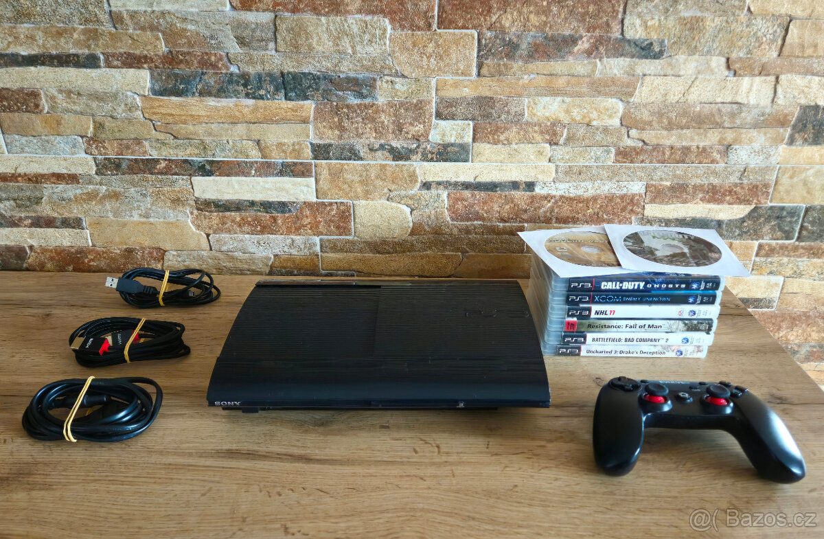 PS3 Super Slim + 8 her