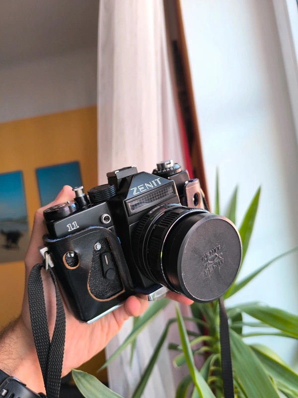 Pěkná zrcadlovka na film Zenit 11 + Helios 44M 4