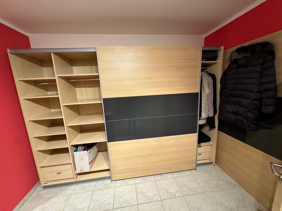 Velká šatní skříň + komoda + zrcadlo