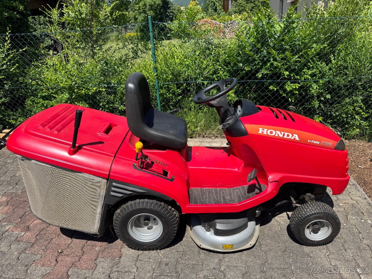 Zahradni trakto v-Twin 2315 Honda