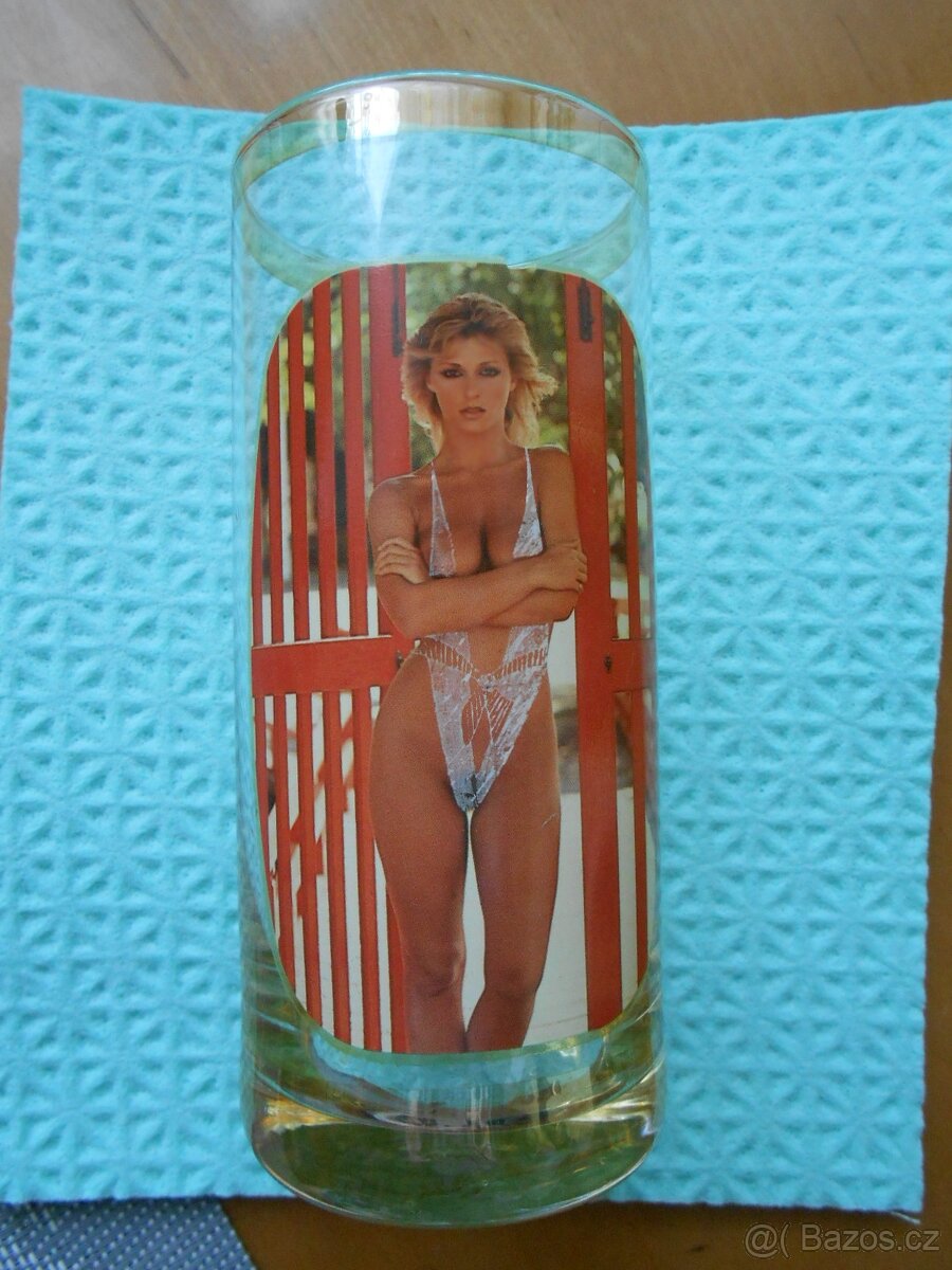 RETRO sklenička Dívka v body - použitá
