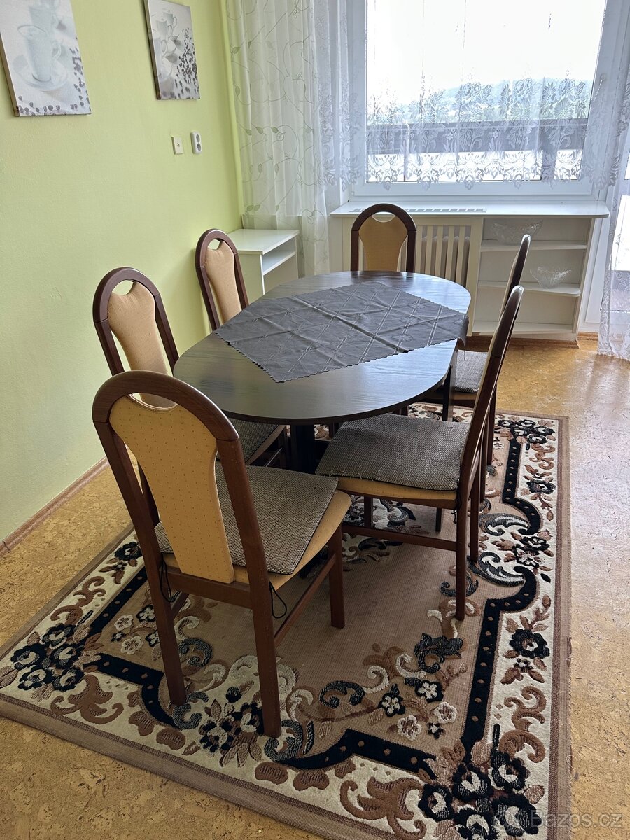 Jídelní stůl+ židle