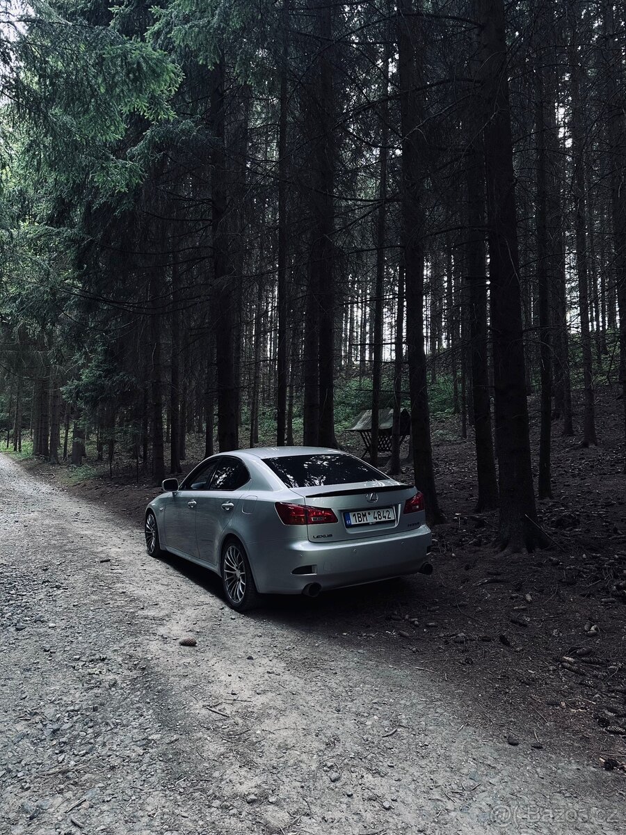 Velmi terénní vůz Lexus is250