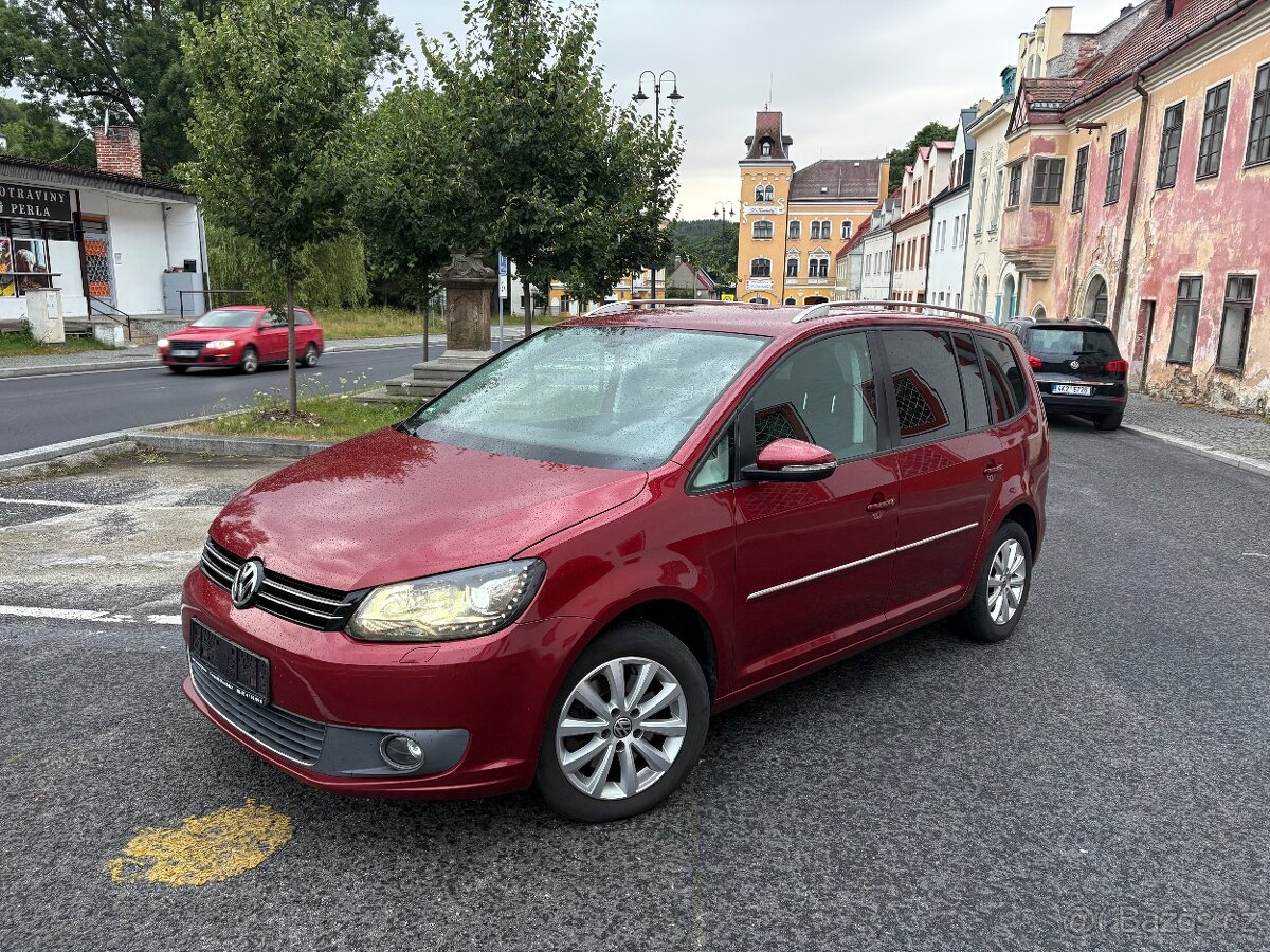 VOLKSWAGEN TOURAN 2.0 TDI HIGHLINE - TOP STAV -