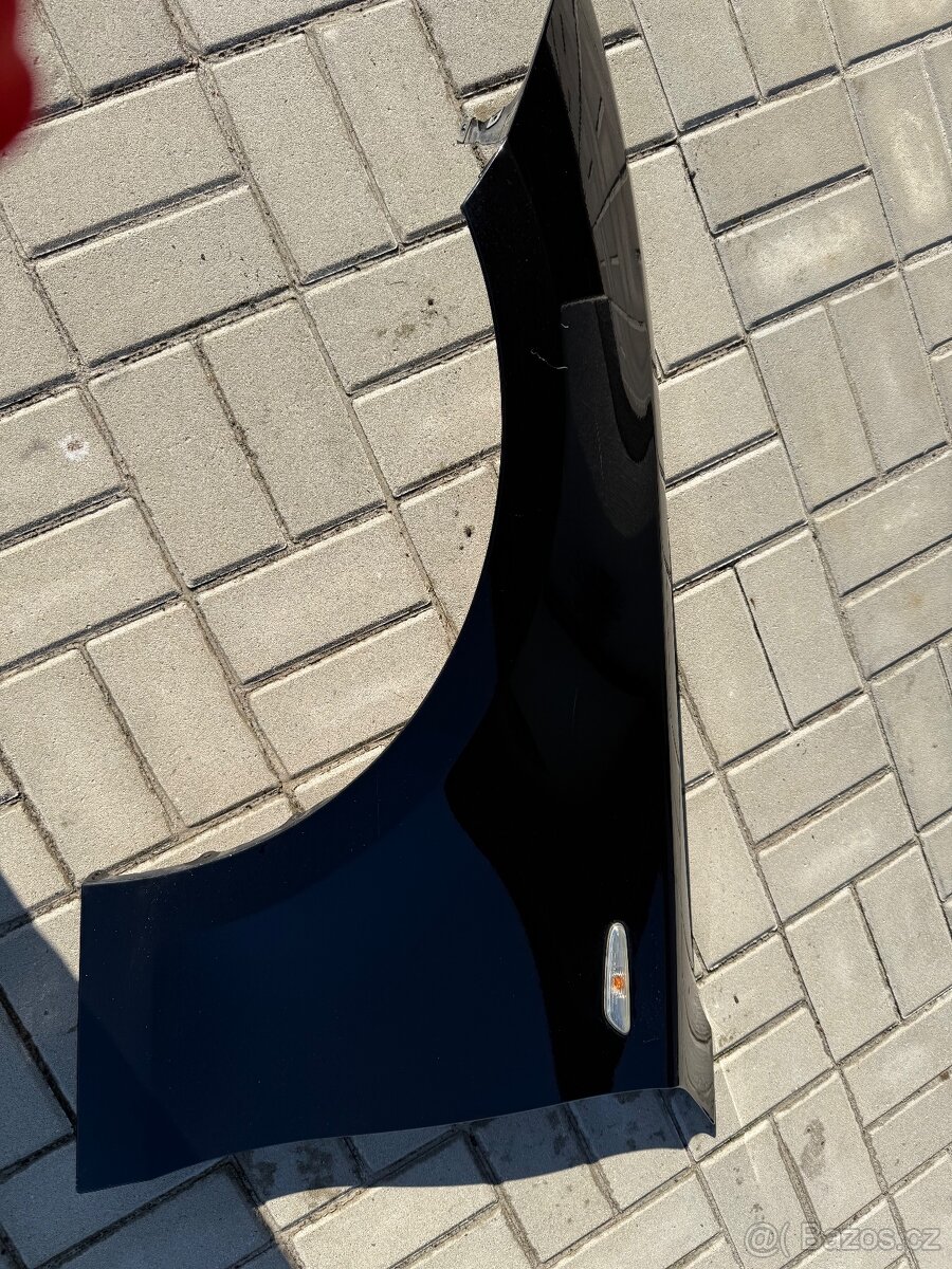 Blatnik levý BMW E87 Schwarz II (Jet Black) 668