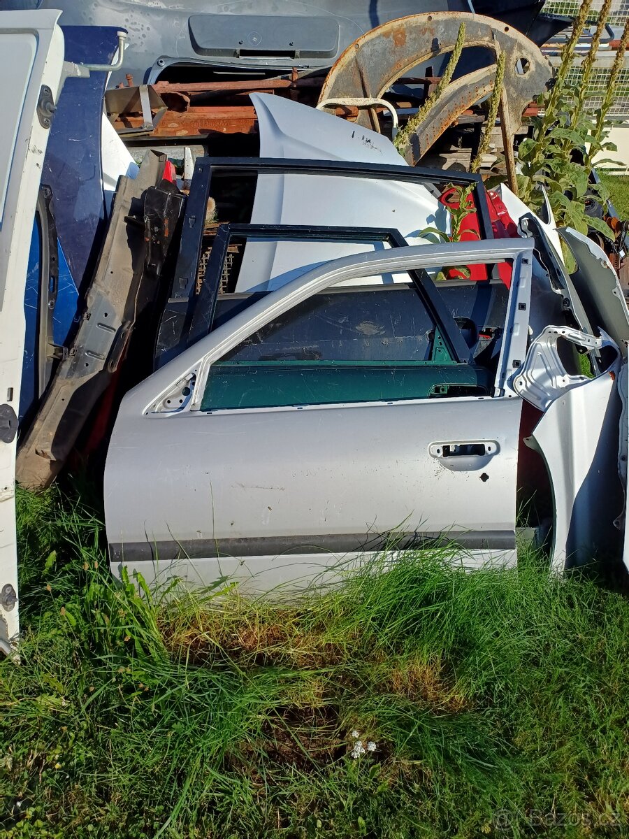 Nissan Primera levé přední dvere