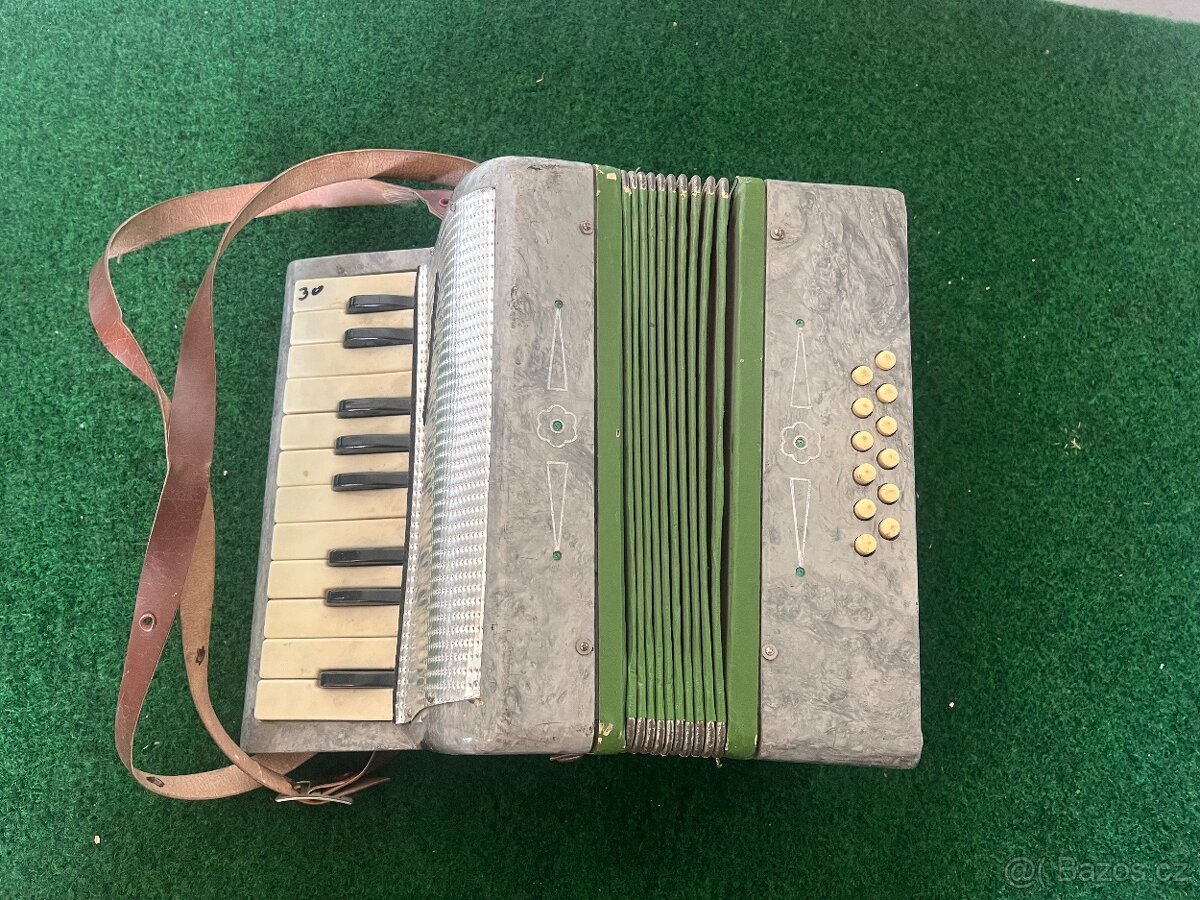 Starožitná harmonika