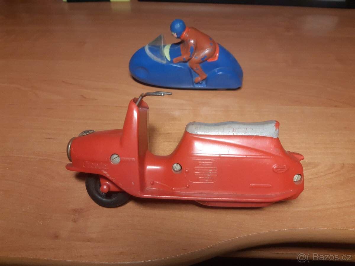 Skutr + závodní motorka