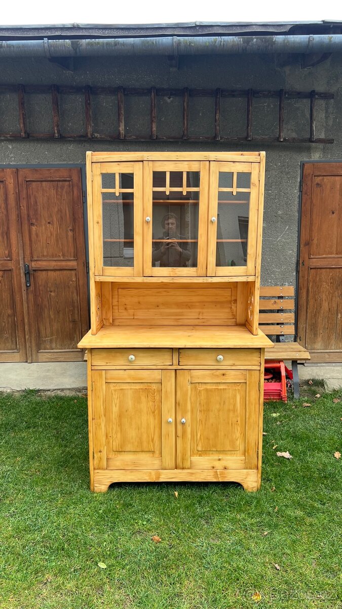 Kredenc, sekretář, příborník